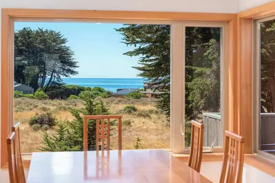 Image de Lovely views, walk to Shell Beach, Ev charger!