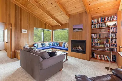 Image de Seaclusion | Close to Trails | Hot Tub
