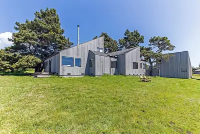 Image de Grateful Getaway | Fireplace and Scenic Views