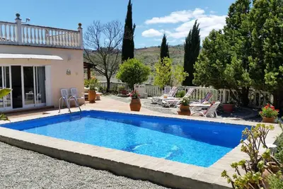 Image de Country finca set in elevated position. Private yet within 10mins walk to town