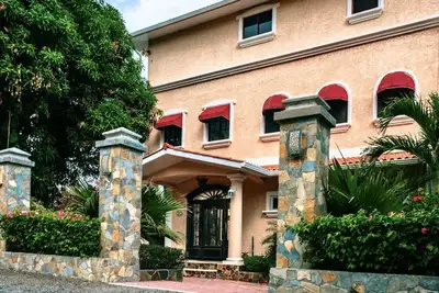 Image de Beach Front Penthouse Escape to Panama's Premier Boutique Hotel