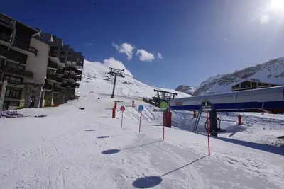 Image de 10m du centre station, 4ème étage, balcon, télévision, casier à ski, 110m², Tignes