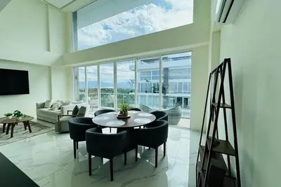 Image de Stunning 3br Penthouse with Private Yacht Access & 8 Person Jacuzzi