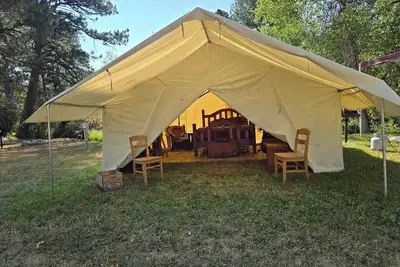 Image de Prospector Wall Tent, Prospector Wall Tent by the Stream