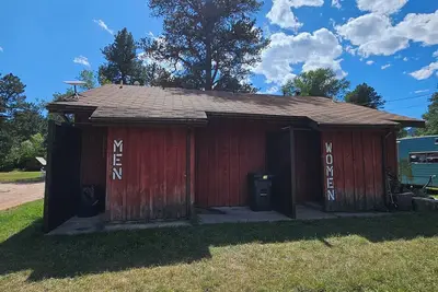 Image de Rustic \"Moose\" Tipi at the foothills of the Bighorns in Story, Wy