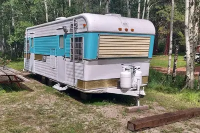 Image de 50's Rambler Rv, Rustic Mid-Century Rv