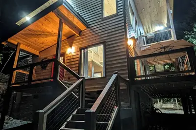 Image de The Moonlight view cabin! You perfect cabin getaway!
