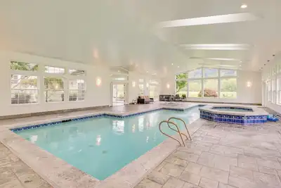 Image de Private Pond & Indoor Pool: Grand Arlington Villa!