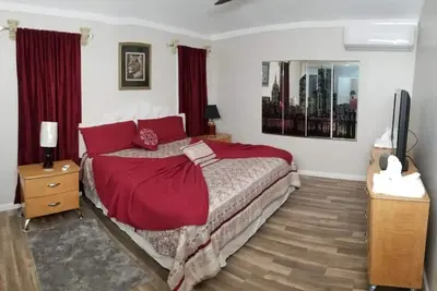 Image de Modern King Studio Apt w/ Private Entrance