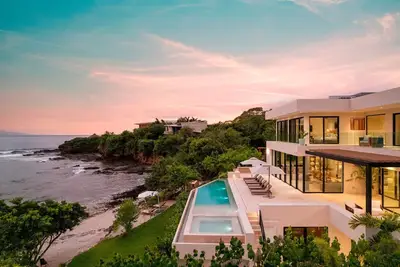 Image de Casa Todos Juntos in Bolongo by Mita Residential. Beachfront, Staff, Pool & Jacuzzi