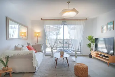 Image de Splendide appartement niché dans un pinède avec vue sur mer