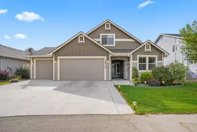 Image de Castle Peak Larger Home|Bbq|Private Backyard|Park!