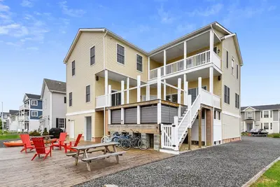 Image de 7 Bedroom Bayside Home in Bethany Beach: Elevator, Pool, Short Walk to Beach!