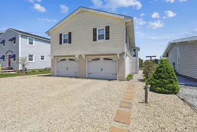 Image de Waterfront 4 Bedroom, 3 Bathroom, Bethany Beach Home With Canal Views!