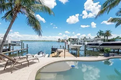Image de 4bd 2ba Waterfront House with Pool, Hot Tub & Boat!