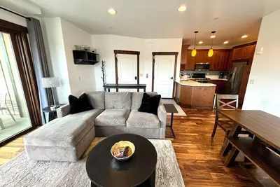 3-bed, 2-bath condo on the Riverwalk in Silverthorne; Easy access to Summit!