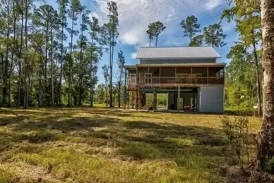 Image de Touched by the Cedars Cabin near Cedar Key