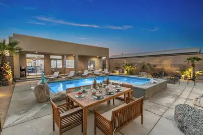 Image de Tranquil Desert Retreat Gorgeous Home