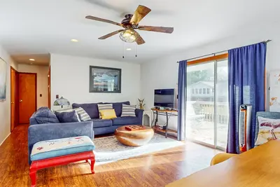 Image de Water front home on canal with large patio, space for boat, & gas grill