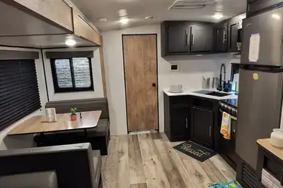 Image de Cozy 2-bedroom Travel Trailer in Castroville, walking distance to the river.