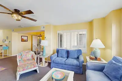 Image de Oceanview condo with 4 pools & 2 hot tubs - steps to the beach