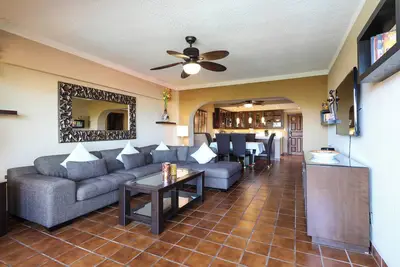 Image de Enjoy Your Vacation In This Charming Condominium!
