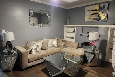 Image de Chic 2-bedroom apartment with Ac, WiFi in vibrant Chicago
