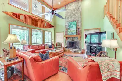 Image de Riverfront Cabin on 2 Acres in Glenwood!