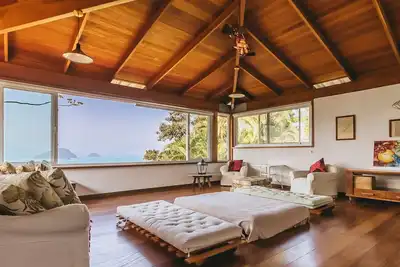 Image de Casa Exclusiva em Ubatuba com Estilo Único