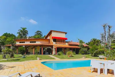 Image de Casa ampla com piscina e área externa em Ibiúna