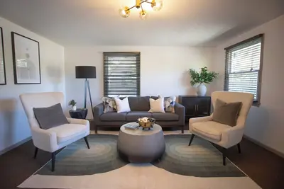 Image de -Modern Minimalism: Cozy, Sleek Stay-