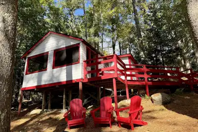 Image de Lakefront Lobster Tiny Cabin @ Getogether Stays