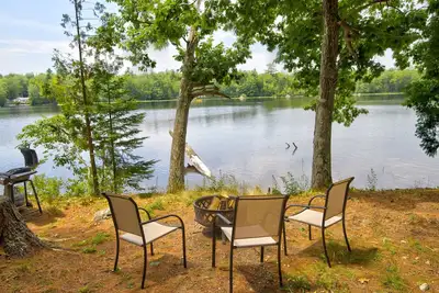 Image de Lakefront Loon Tiny Cabin @ Getogether Stays