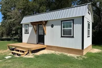 Image de Carolyn - Fully Furnished 6 Person Cottage for short or mid-term stays