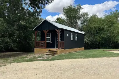 Image de Cordelia - Fully Furnished 4 Person Cottage for short or mid-term stays