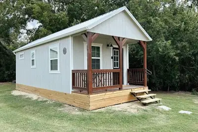 Image de Mary - Fully Furnished 2 Person Cottage for short or mid-term stays