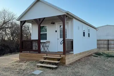 Image de Lori - Fully Furnished 4 Person Cottage for short or mid-term stays