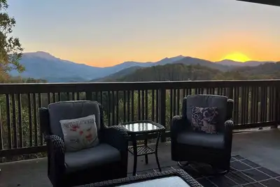 Image de Wow Grandfather Mtn View ☆ 2 King En-suites ☆ Zero-Stairs☆Gas Fp & Grill☆Hot Tub