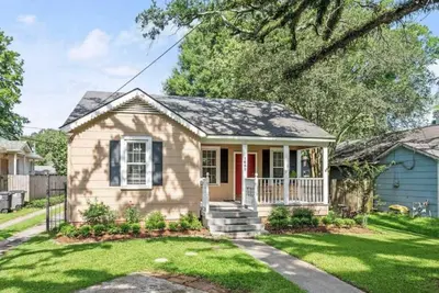 Image de Lsu Garden District Bungalow—The perfect house to relax with the whole family