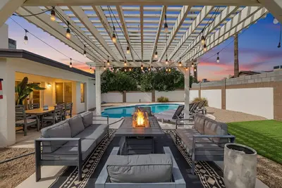 Image de Modern Retreat w/ Pool, Putting Green, Games!