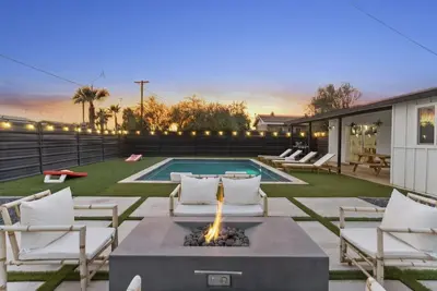 Image de Tulum Themed Scottsdale Gem with Pool, Fire Pit!