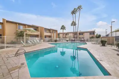Image de Cozy Condo Near Downtown, Shared Pool and Hot Tub