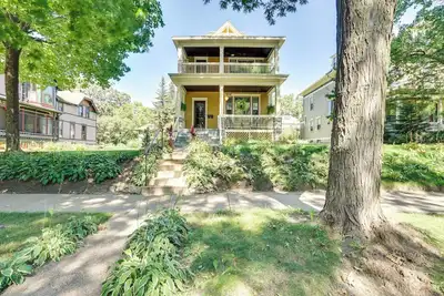 Image de Historic Cathedral Hill Home w\/ Shared Backyard!