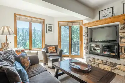Image de Mammoth Green #210 - Nearly Ski-in Ski-Out 2 Bedroom 2 Bath, Sleeps 6 on Golf Course
