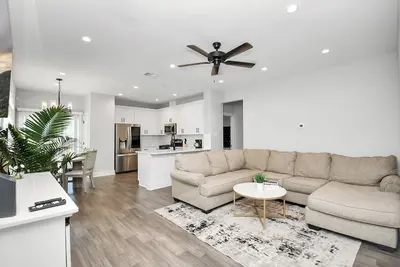 Image de 30% Off! Beautiful 3-Bedroom House – A Must-See!