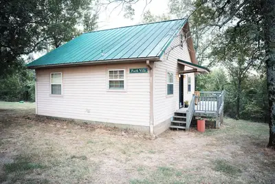 Image de Charming 2-bedroom cottage with loft, Ac, and WiFi on peaceful 295-acre property
