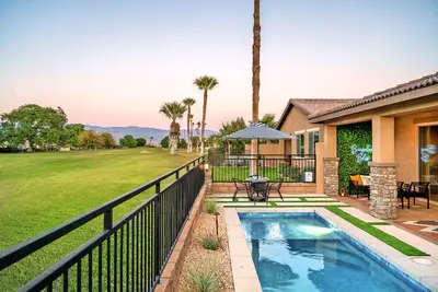 Image de New Bungalow Bliss - Saltwater Pool & Spa / On Golf Course / Gym / Ev+ / 1g WiFi