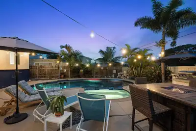 Image de Group Getaway near Beach—Pool, Hot Tub, Sauna, Gym