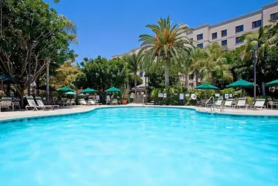 Image de Disneyland Trip Near Coral Tree Park w/ Full Kitchens! Pets Allowed & Parking!