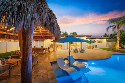 Image de Luxury Home w/ Private Suite~Heated Pool~Tiki Hut